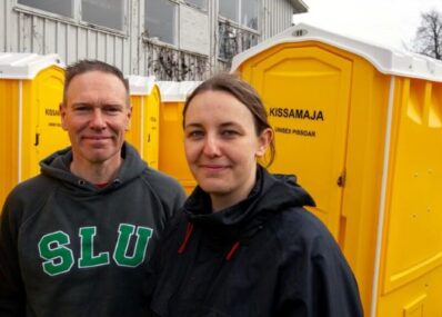Wee-from-festival-portaloos-being-collected-by-boffins-to-help-make-beer (2) Wee-from-festival-portaloos-being-collected-by-boffins-to-help-make-beer (2)