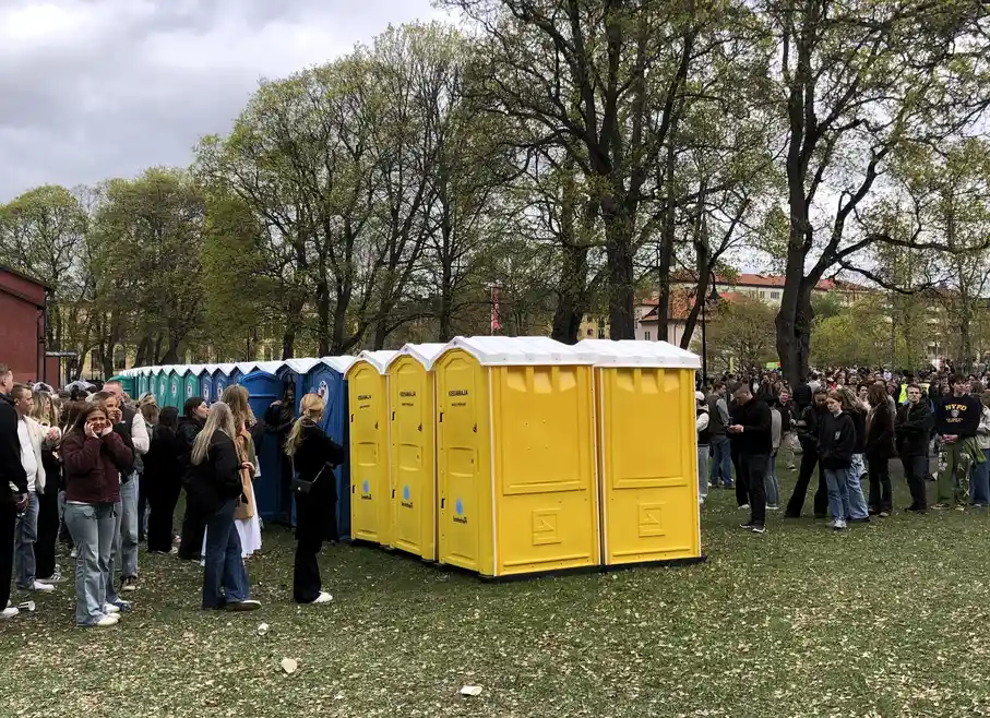 Wee-from-festival-portaloos-being-collected-by-boffins-to-help-make-beer-4 Wee-from-festival-portaloos-being-collected-by-boffins-to-help-make-beer-4